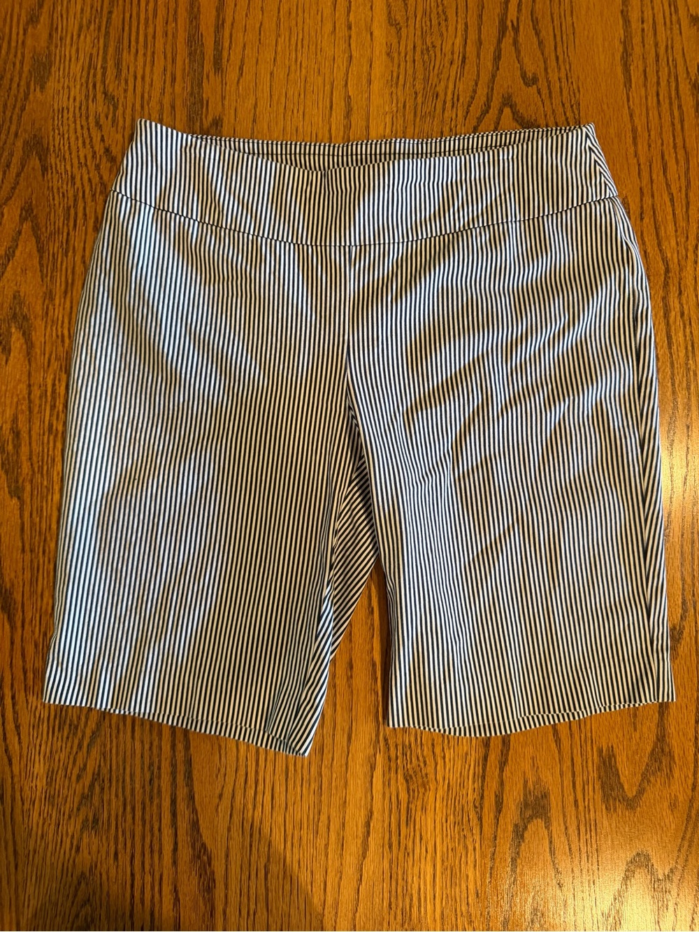 crown & ivy Striped Pull On Shorts Women's Size 10 Style Ashley Dark Blue & Whit